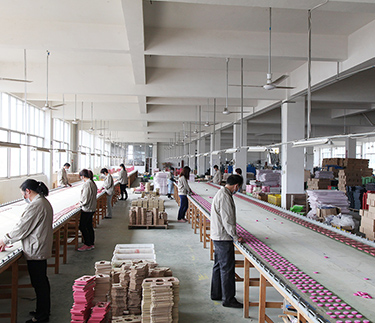 張金如一行實地察看了新云木業(yè)集團有限公司